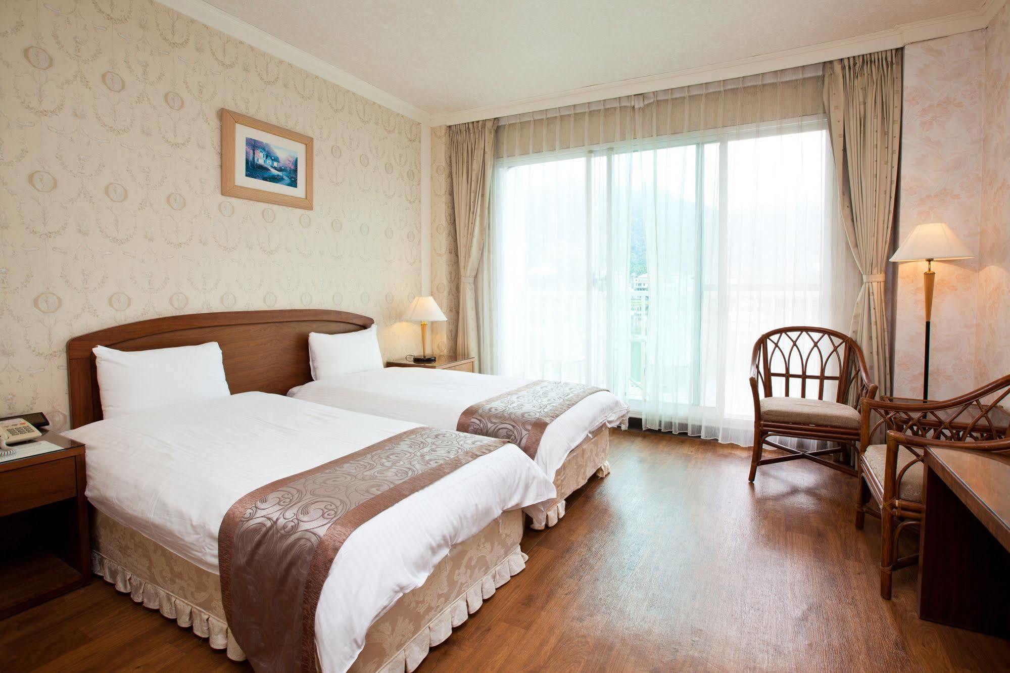 โรงแรมเลคไซด์ รีสอร์ต Nantou ภายนอก รูปภาพ